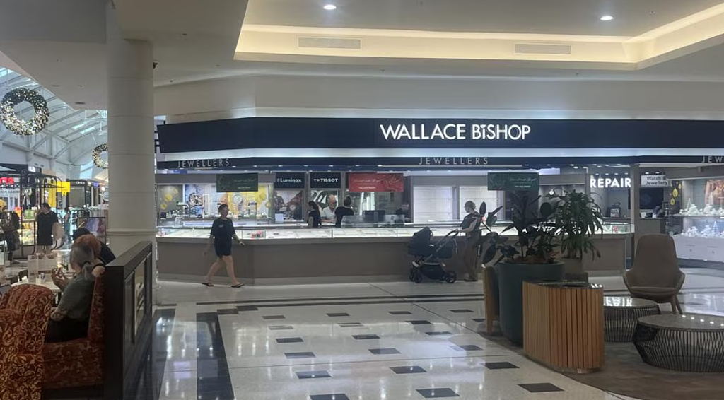 澳购物中心珠宝店被盗！歹徒砸碎玻璃柜台，盗走大量珠宝后逃跑（组图） - 2
