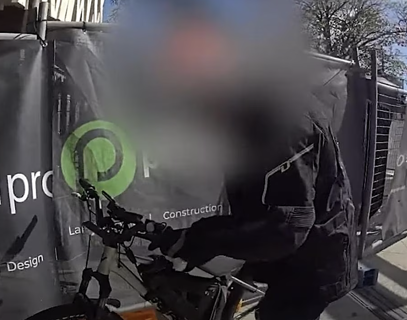 七周1650张罚单!昆州警方圣诞前严打电动自行车、滑板车违法骑行(组图) - 4