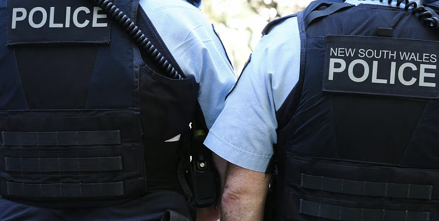 澳华男街头被拦，车内搜出213万支“红双喜”！开庭后法官却痛批警方，撤销起诉，只因…（组图） - 5