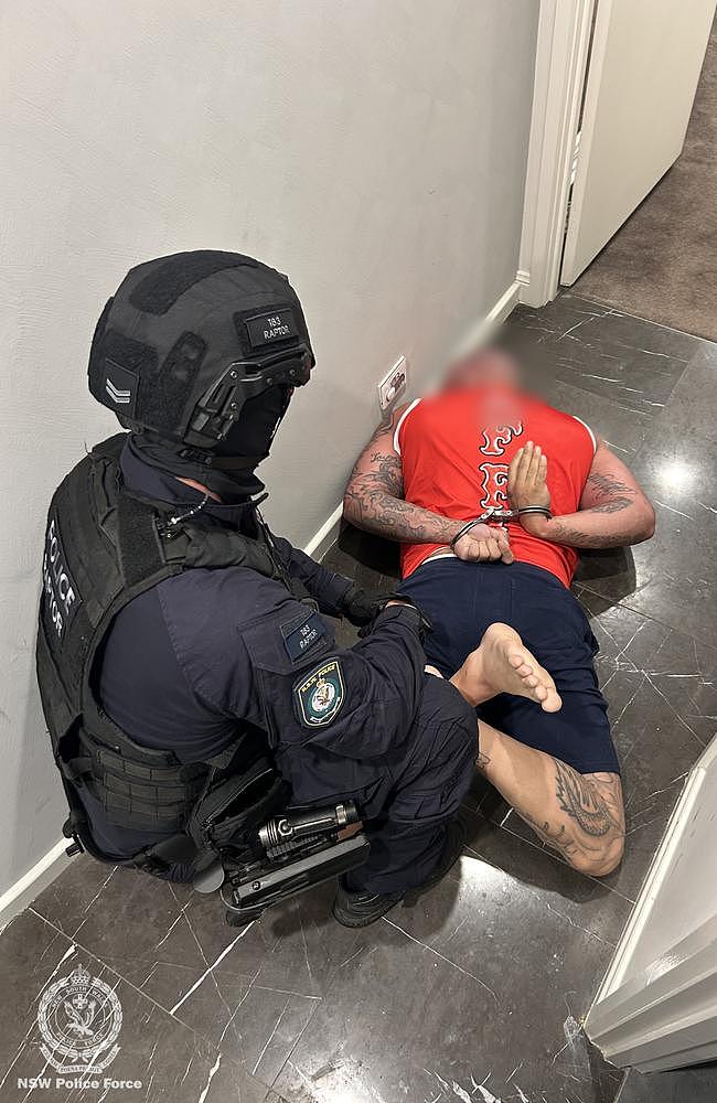 悉尼黑帮50周年大庆，警方趁势重拳出击，全城搜捕连抓12人 - 2