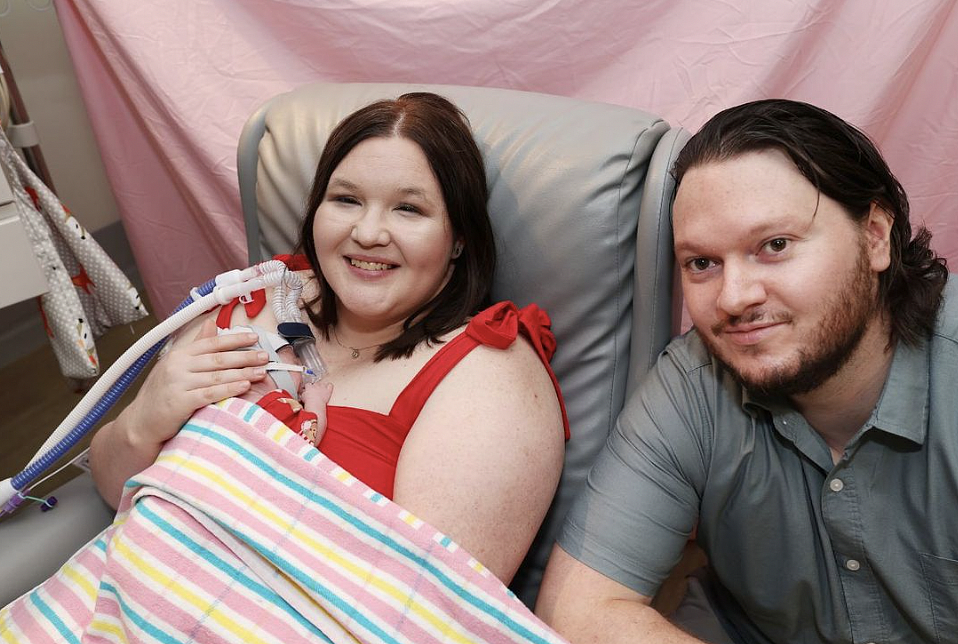 比可乐罐还轻！澳女怀孕26周诞下早产儿，体重仅360克（组图） - 4