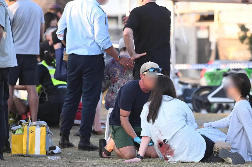 【邦迪恐袭】警方称枪手父子不属于恐怖组织；夺枪英雄再度入院（视频/组图） - 188