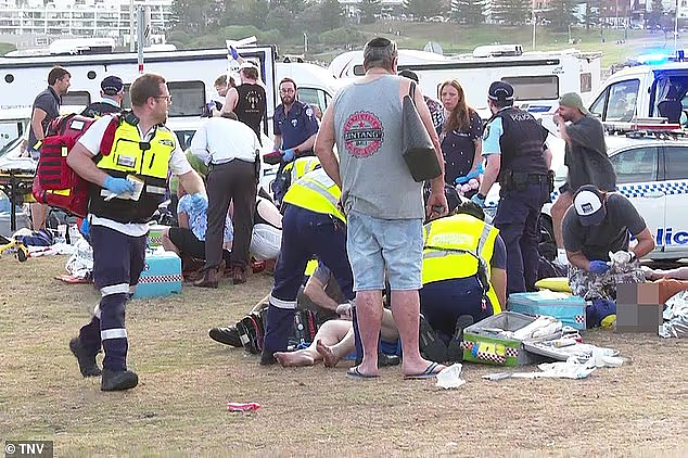Bondi恐袭幸存者回忆惊魂一刻！澳男为妻子挡下子弹，当场惨死！目击者：有人跳海求生（视频/组图） - 3