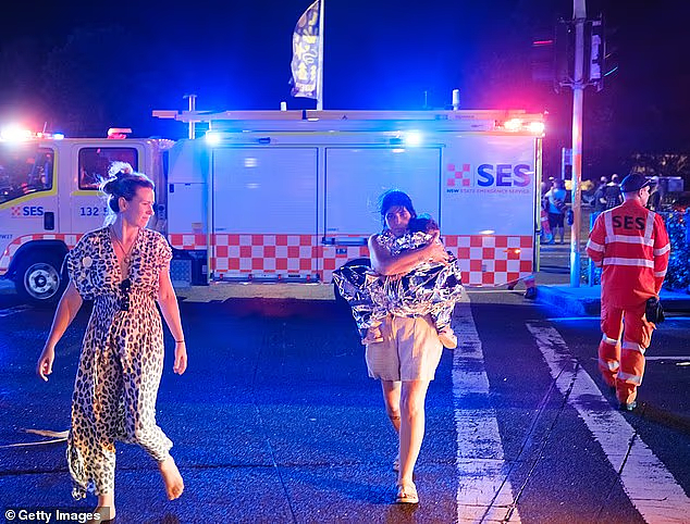“感激所有人”，Bondi“夺枪英雄”首度公开发声！（组图） - 8