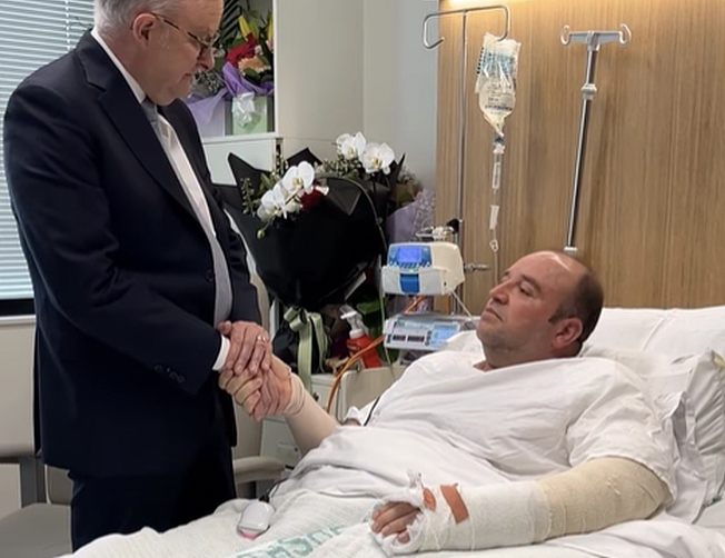 澳洲总理亲临医院探望！艾博年称赞Bondi海滩夺枪英雄Ahmed为“澳洲英雄”（图） - 2