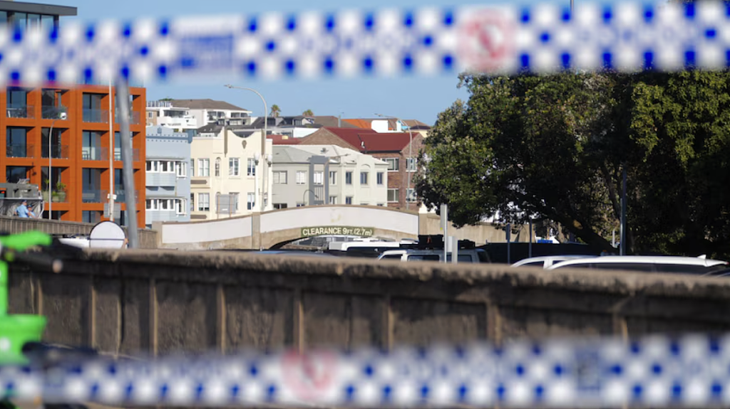 前警司剖析Bondi海滩恐袭：开放式环境、瞬时抉择与社区安保的“防御困境”（组图） - 2