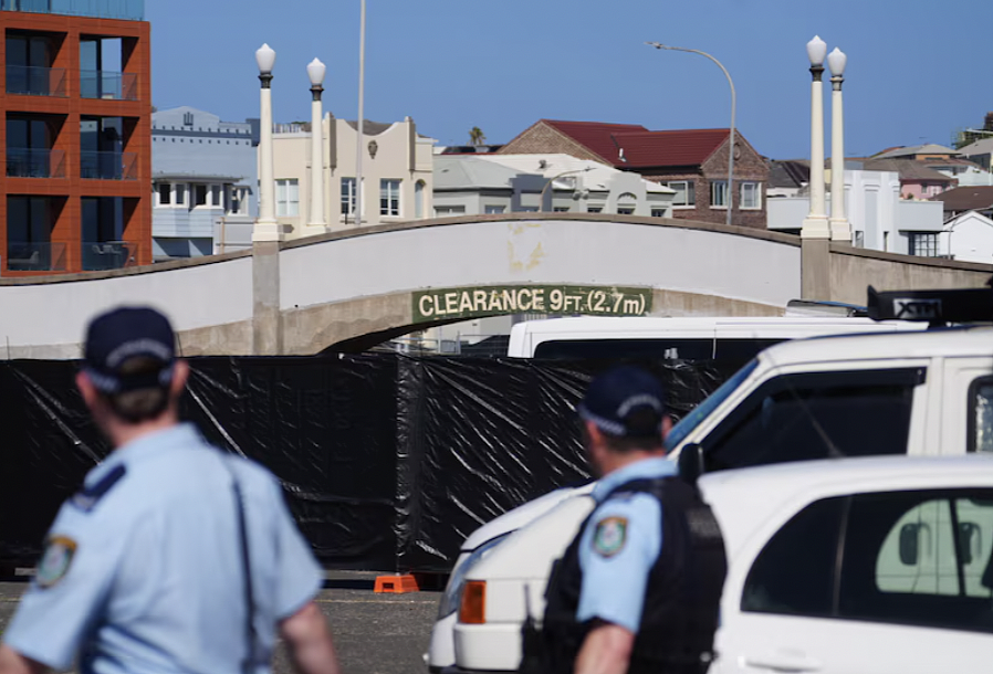 前警司剖析Bondi海滩恐袭：开放式环境、瞬时抉择与社区安保的“防御困境”（组图） - 7