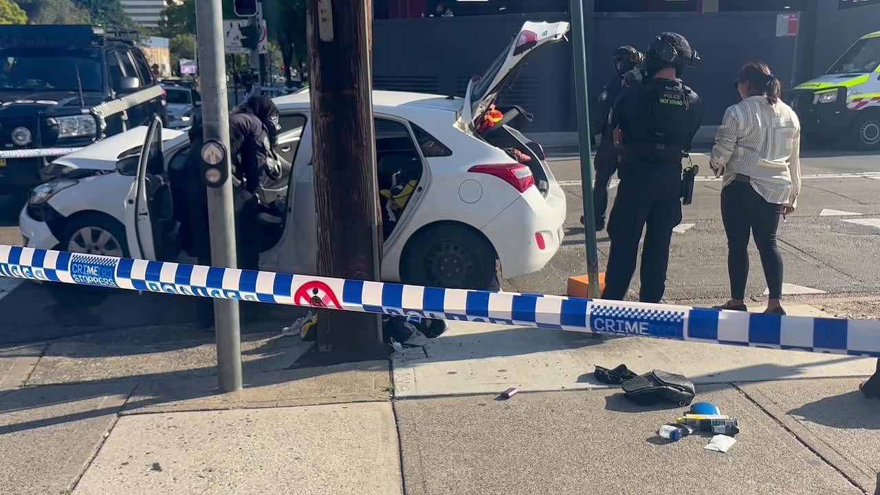 7名男子组团前往Bondi，遭反恐警察逮捕！警方：有极端思想，但证据不足只能放人（组图） - 5
