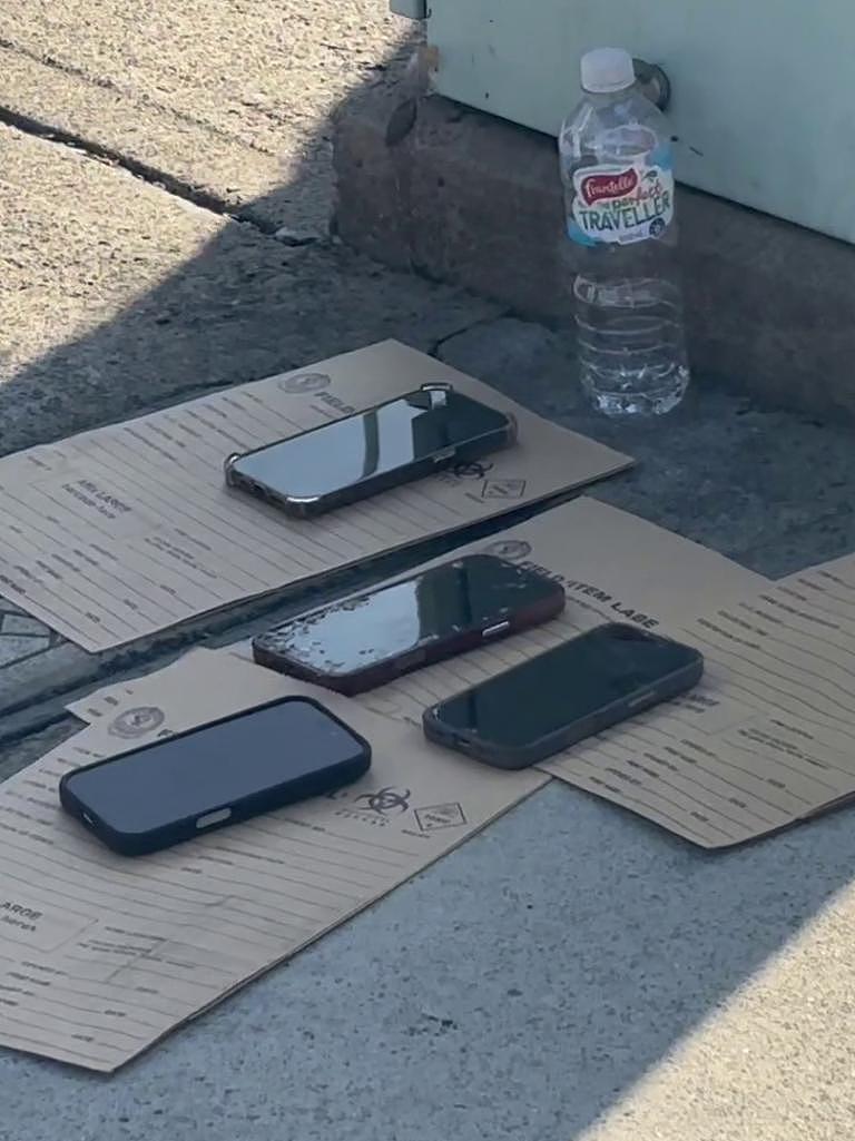 7名男子组团前往Bondi，遭反恐警察逮捕！警方：有极端思想，但证据不足只能放人（组图） - 6