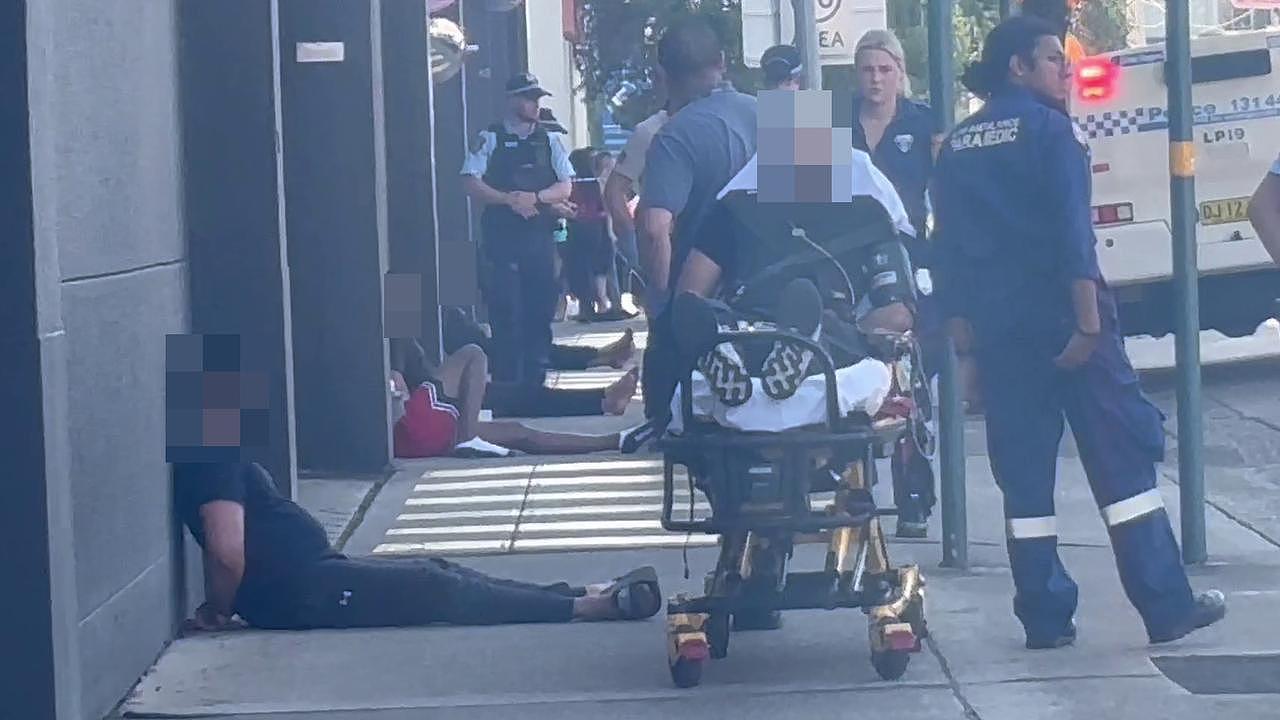 7名男子组团前往Bondi，遭反恐警察逮捕！警方：有极端思想，但证据不足只能放人（组图） - 8