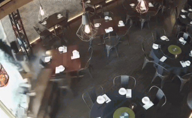 汽车失控冲入澳洲中餐馆!监控拍下惊魂瞬间,店家:损失惨遭(视频/组图) - 3