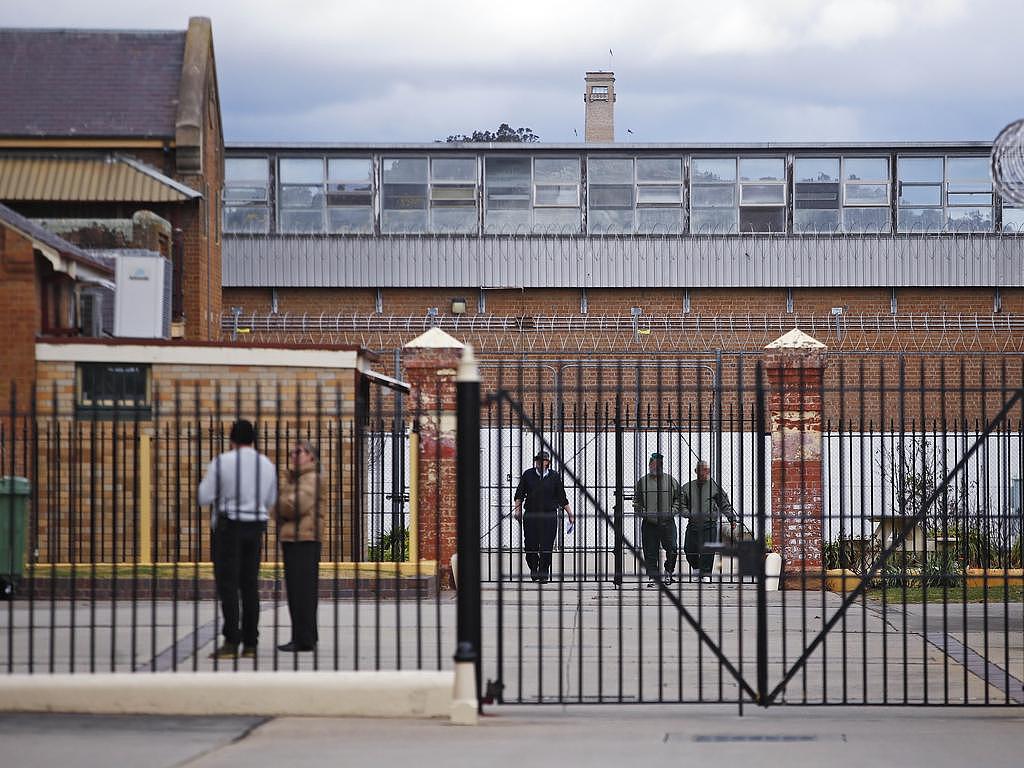 【邦迪恐袭】警方称枪手父子不属于恐怖组织；夺枪英雄再度入院（视频/组图） - 49