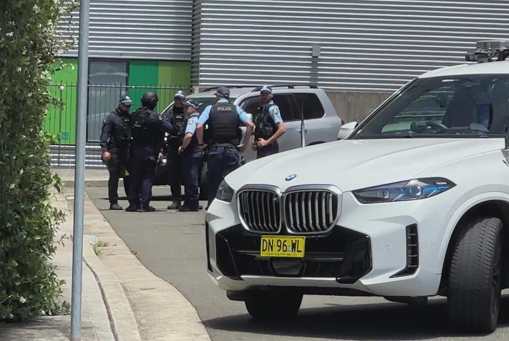 【邦迪恐袭】警方称枪手父子不属于恐怖组织；夺枪英雄再度入院（视频/组图） - 25