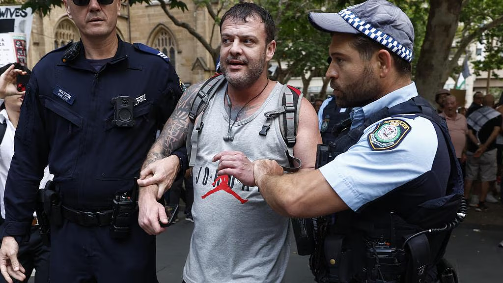 【邦迪恐袭】警方称枪手父子不属于恐怖组织；夺枪英雄再度入院（视频/组图） - 21