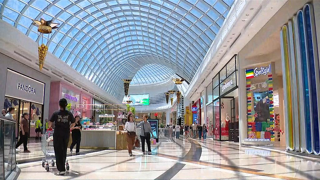 圣诞前夕，澳洲多地迎来人从众！70万人挤爆Chadstone，机场旅客破千万，悉尼鱼市太火爆（组图） - 2