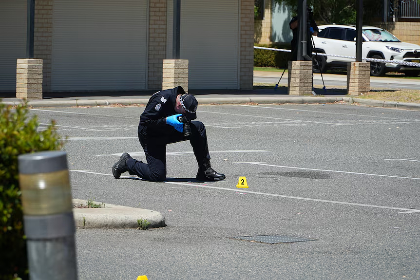 平安夜惊魂！澳购物中心附近发生凶案，1男子遇刺身亡，当地居民：曾听到奇怪声响（组图） - 3