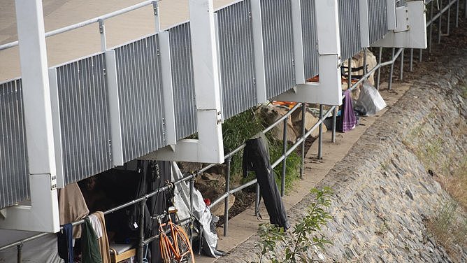 澳洲流浪汉人数激增25%!每晚12.2万人无家可归,各地严查“帐篷城”引争议(组图) - 2
