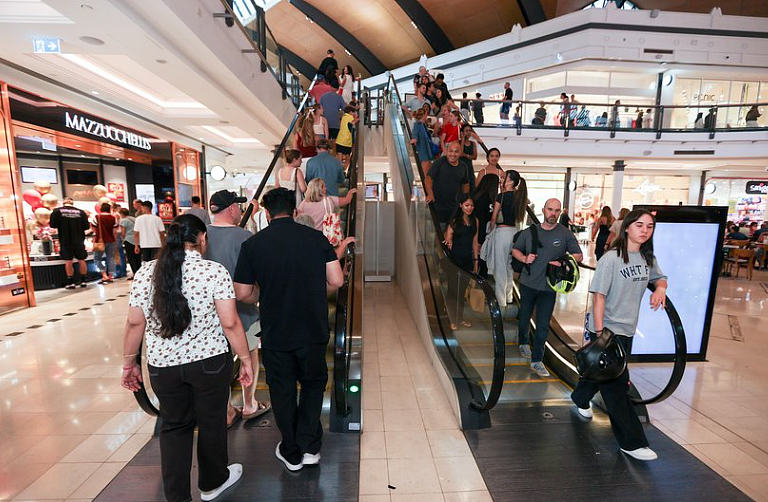珀斯节礼日抢购狂潮!Karrinyup商场近10万人涌入,现场热闹非凡(组图) - 8