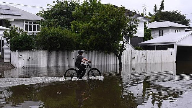 2025全球气候灾难榜:洛杉矶大火烧掉$600亿,澳洲飓风狂卷$18亿,中国多地洪灾损失高居前三(组图) - 1