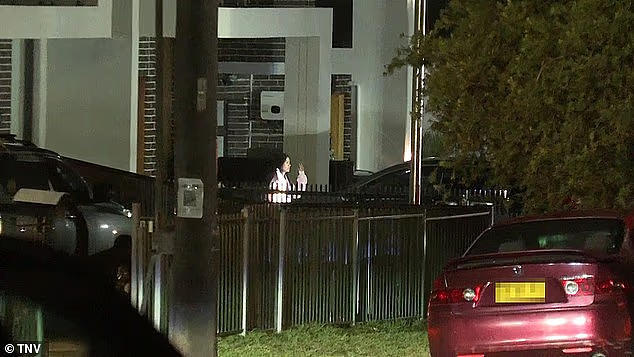 澳警方深夜突袭,大批警员荷枪实弹,封街搜屋!装甲车、无人机齐出动(视频/组图) - 2