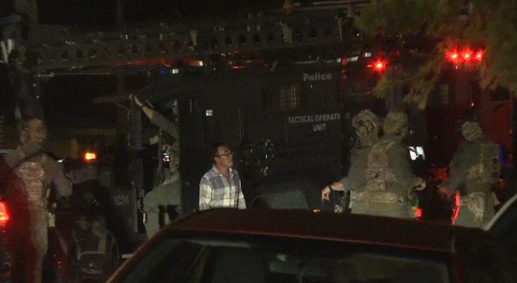 悉尼重装警方突袭民宅，持枪驱离住户！邻居：刚搬来的亚裔家庭（组图） - 2