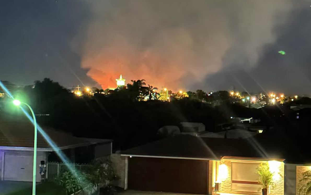 珀斯南区山火失控，烧到住宅区！居民通宵守夜（组图） - 7
