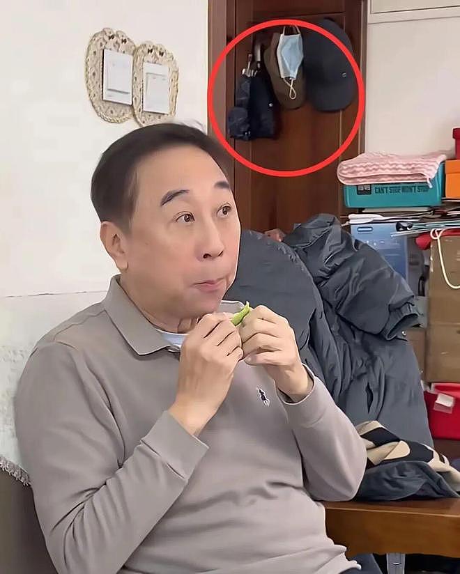 68岁冯巩近况曝光！住100平小房，衣服纸箱乱堆（组图） - 2