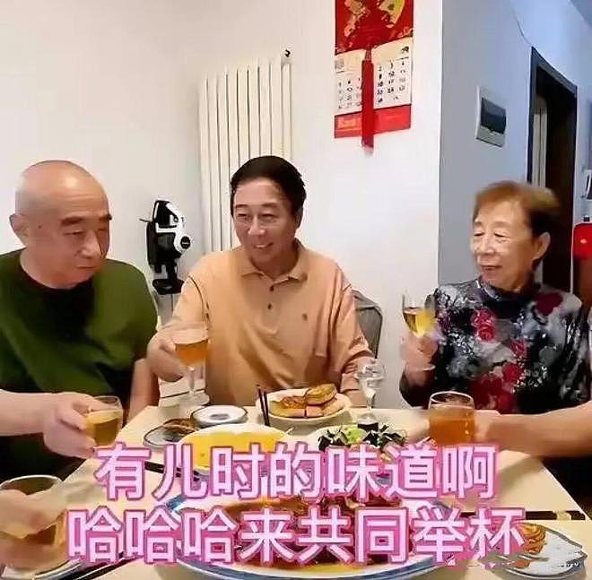 68岁冯巩近况曝光！住100平小房，衣服纸箱乱堆（组图） - 5