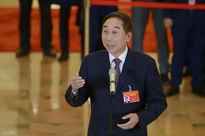 68岁冯巩近况曝光！住100平小房，衣服纸箱乱堆（组图） - 4