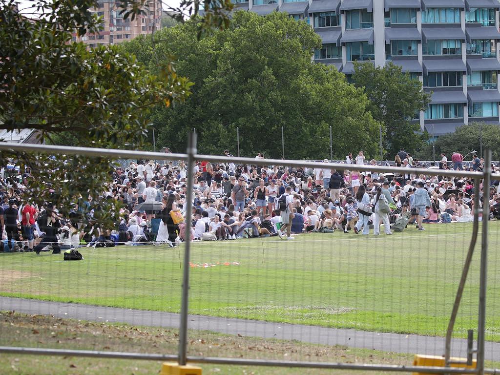 Manly海滩惊现“帐篷城”！霸占观景位引众怒，网民怒批“可耻”（组图） - 7