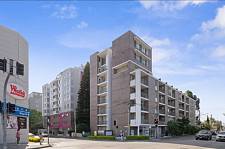 Burwood  Westfield对面近新公寓两房两卫独立整租有保安车全套家私拎包入住