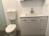 Burwood 近车站5分钟到大购物中心方便到大学 明亮单间招租