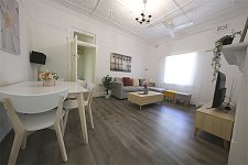 Burwood  house 里面的独立出入3房带家具整租