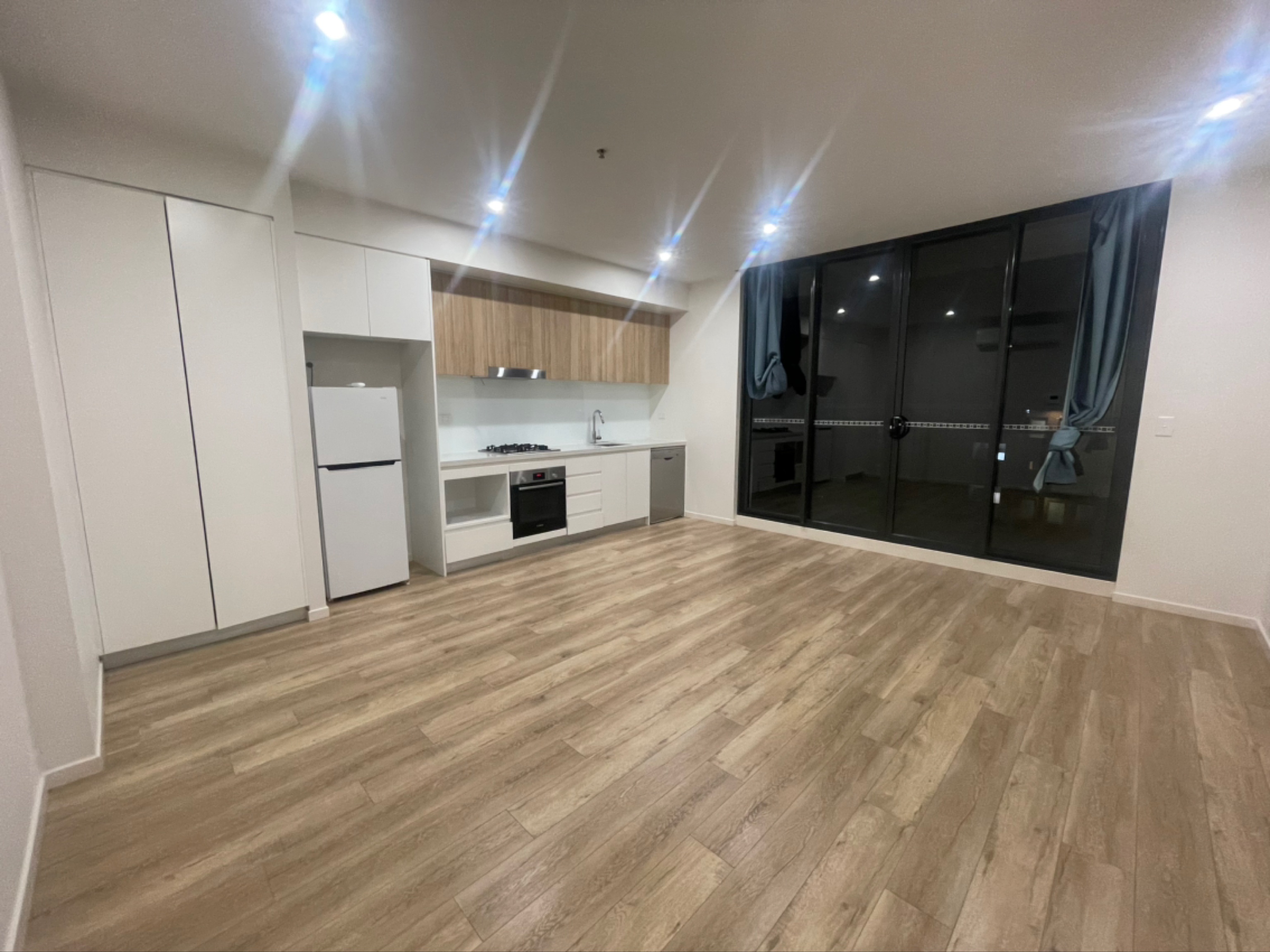今日悉尼Homebush 一房一厅带车位储物室 整租 Homebush 一房一厅带车位储物室 整租