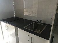 Burwood 转租特价 近火车站 房间带新独立卫生间 后院独立门户进出双砖HOUSE房间