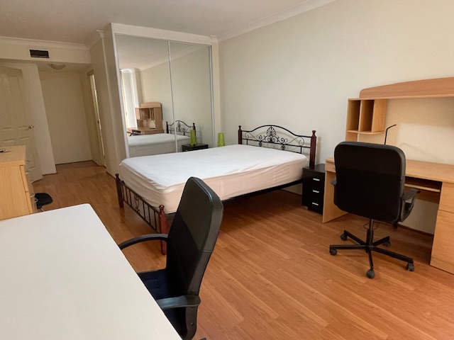 今日珀斯Strathfield 豪华公寓 超大主卧独立卫浴 空调 有车位 4分钟步行至火车站 Strathfield 豪华公寓 超大主卧独立卫浴 空调 有车位 4分钟步行至火车站