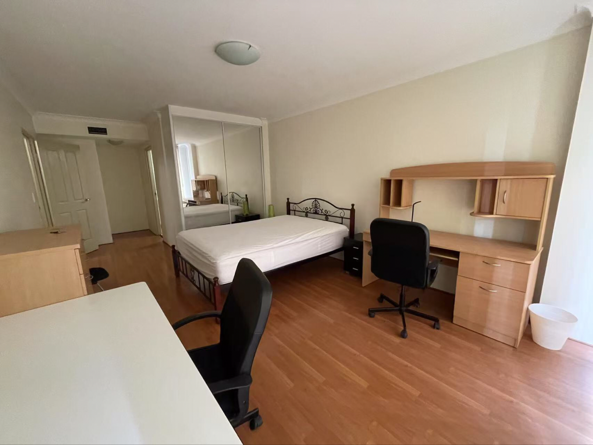 今日悉尼Strathfield 豪华公寓 超大主卧独立卫浴 可住Couple 空調 有车位 4分钟火车站 Strathfield 豪华公寓 超大主卧独立卫浴 可住Couple 空調 有车位 4分钟火车站