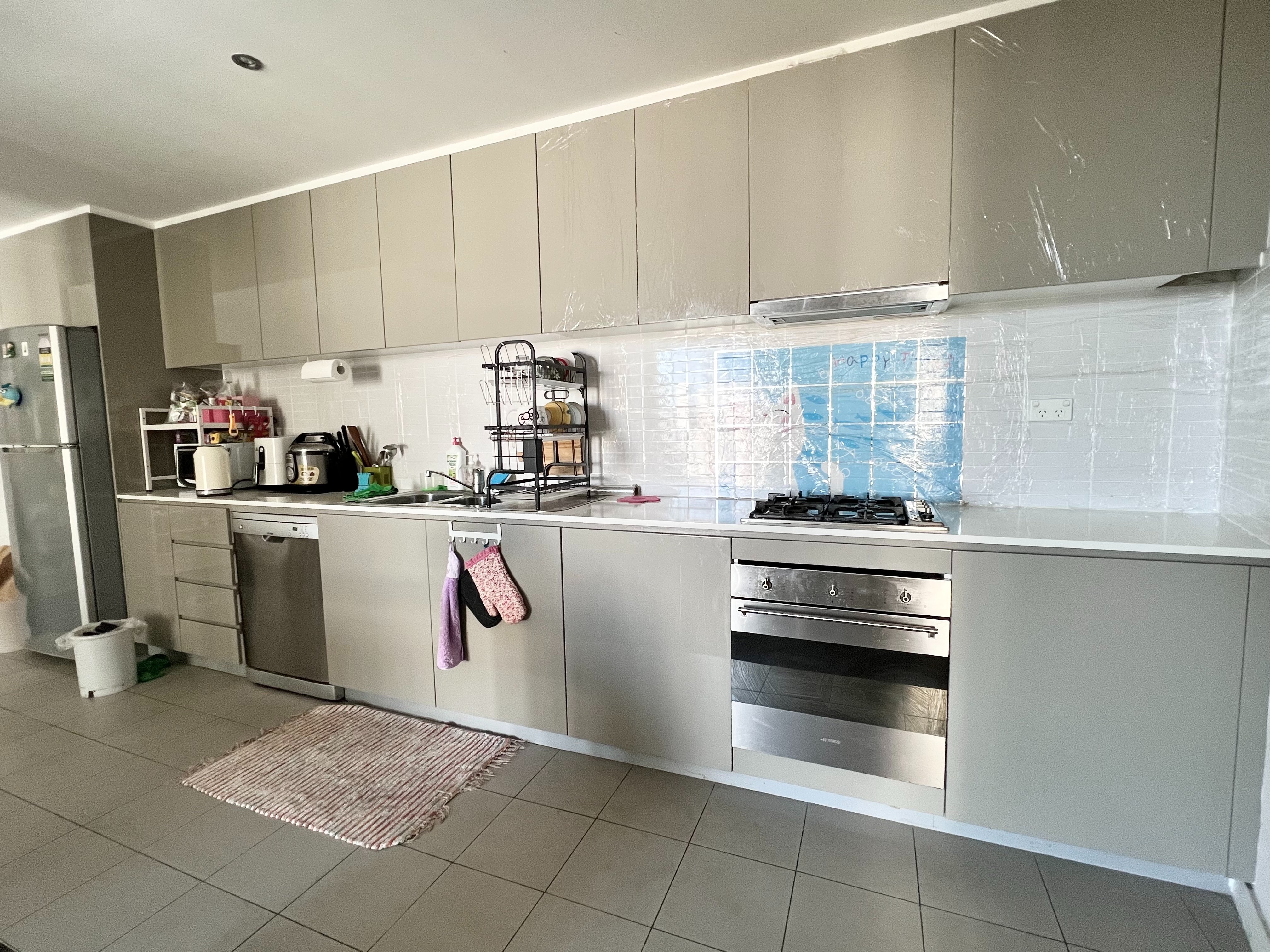 今日悉尼Hurstville 短租 图书馆旁白楼两房两卫 超大主卧带步入式衣帽间 Hurstville 短租 图书馆旁白楼两房两卫 超大主卧带步入式衣帽间