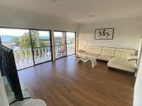 Shellharbour   依山面水全新装修水景包家具家电三房两卫 House 出租