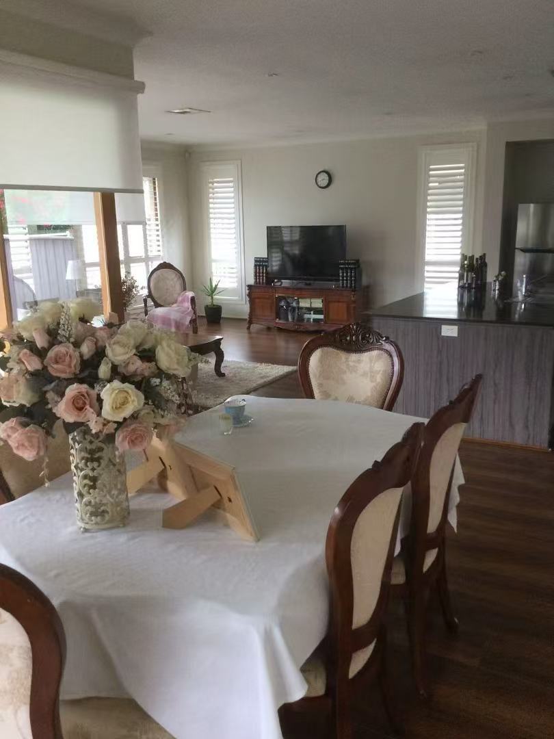今日珀斯Rouse Hill 近新 House 一房招租女房客 Rouse Hill 近新 House 一房招租女房客