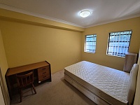 Hurstville West St  5分钟火车站 主人套房配衣帽间