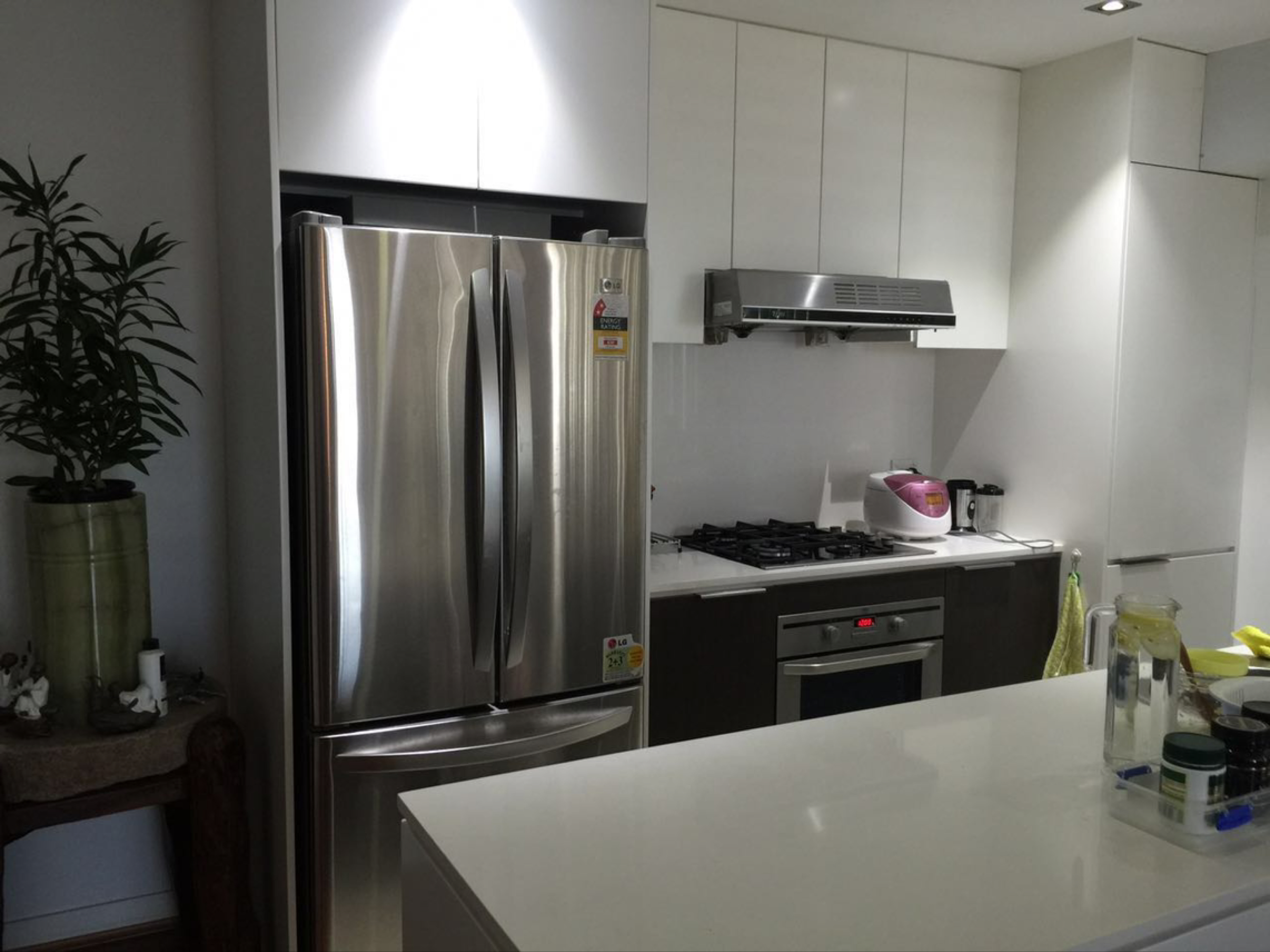 今日墨尔本Burwood 近火车站购物中心一房出租 Burwood 近火车站购物中心一房出租