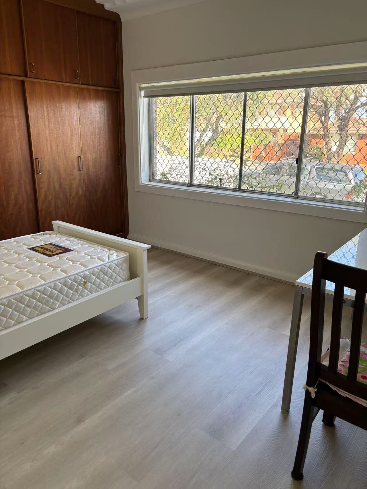 今日悉尼Hurstville house 别墅一光猛超大单间出租 Hurstville house 别墅一光猛超大单间出租