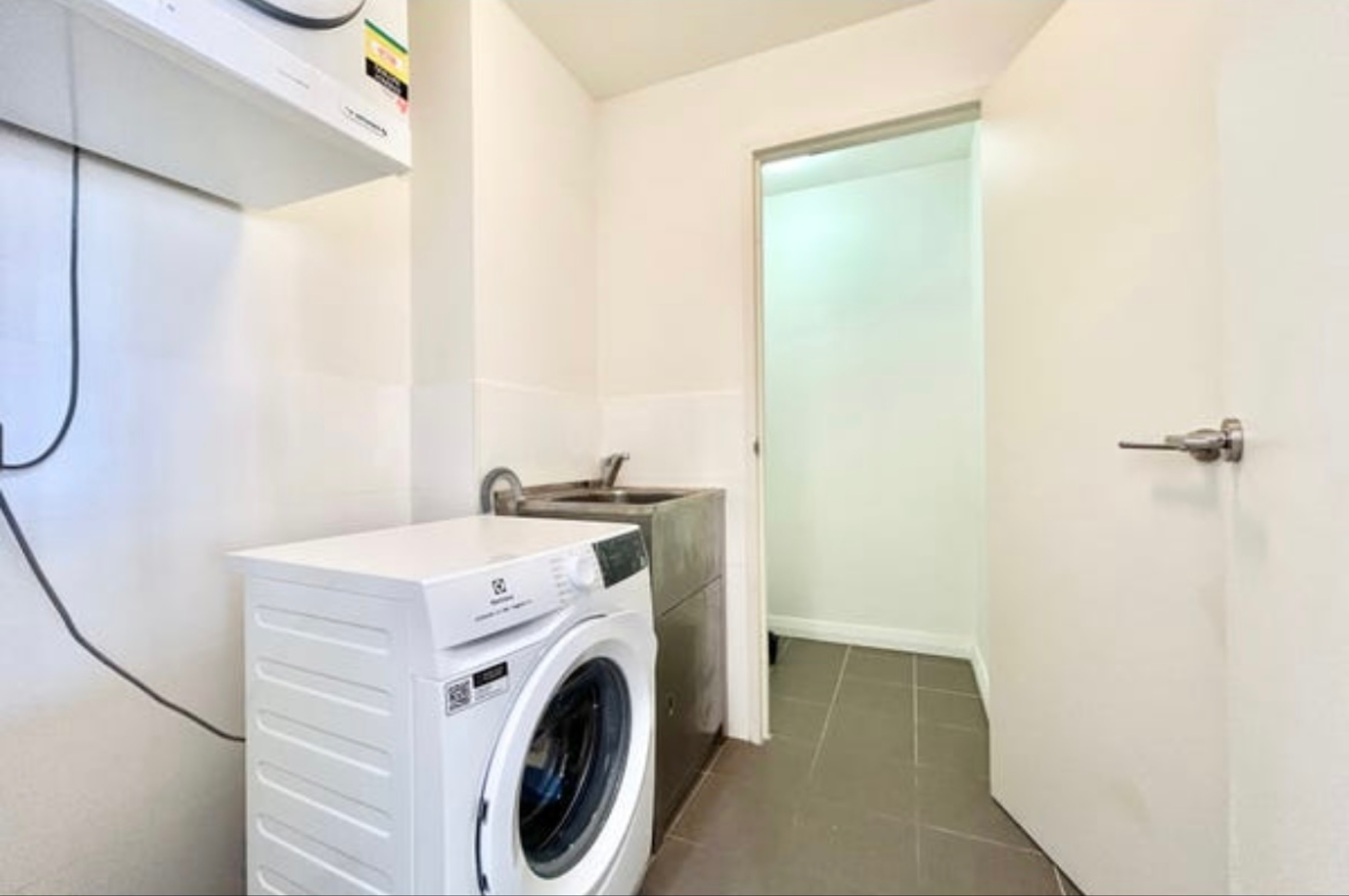 今日悉尼Burwood RTA 楼上两房两卫包家具950一周 Burwood RTA 楼上两房两卫包家具950一周