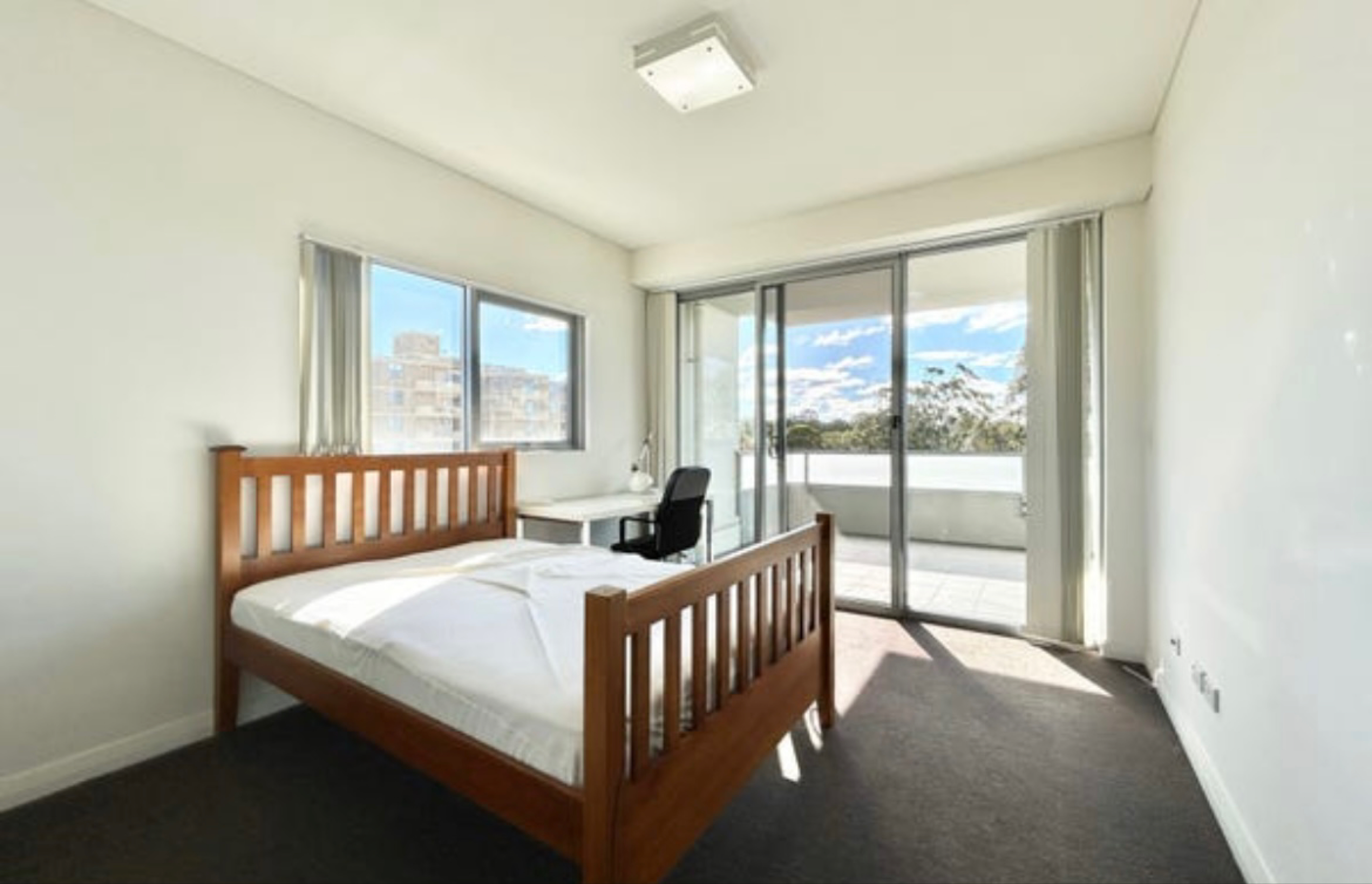今日悉尼Burwood RTA 楼上两房两卫包家具950一周 Burwood RTA 楼上两房两卫包家具950一周