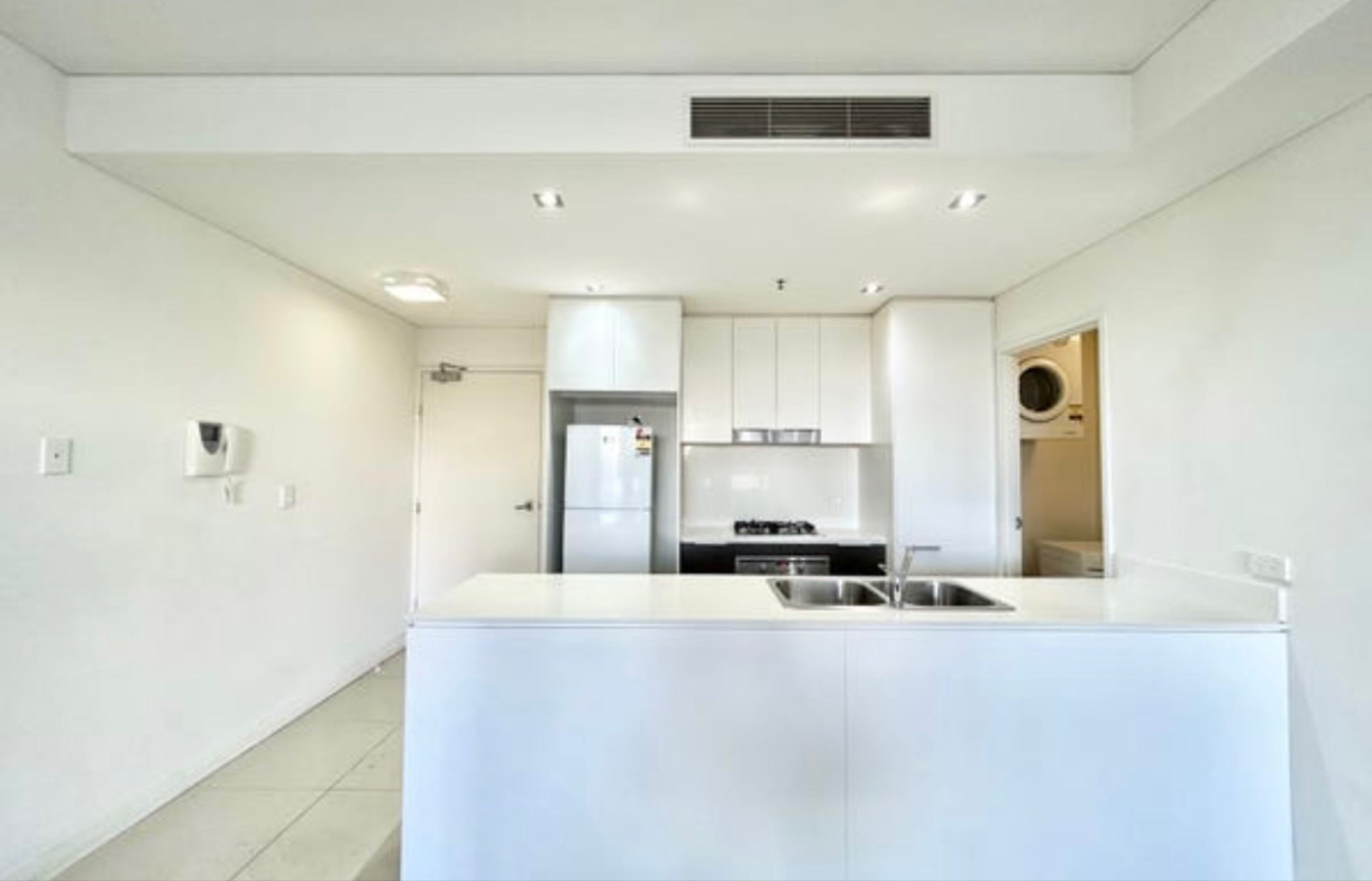 今日悉尼Burwood RTA 楼上两房两卫包家具950一周 Burwood RTA 楼上两房两卫包家具950一周