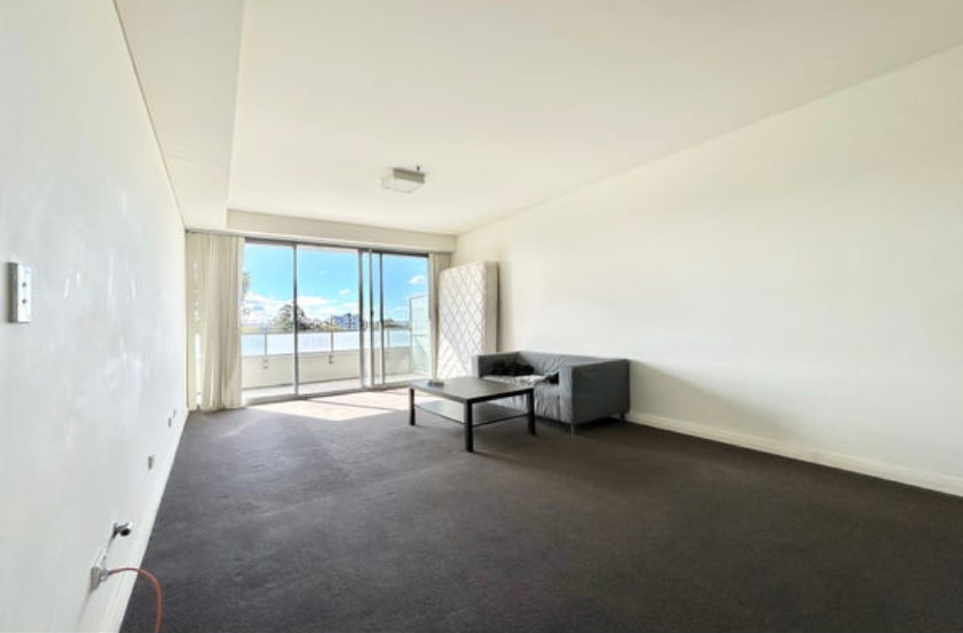 今日悉尼Burwood RTA 楼上两房两卫包家具950一周 Burwood RTA 楼上两房两卫包家具950一周