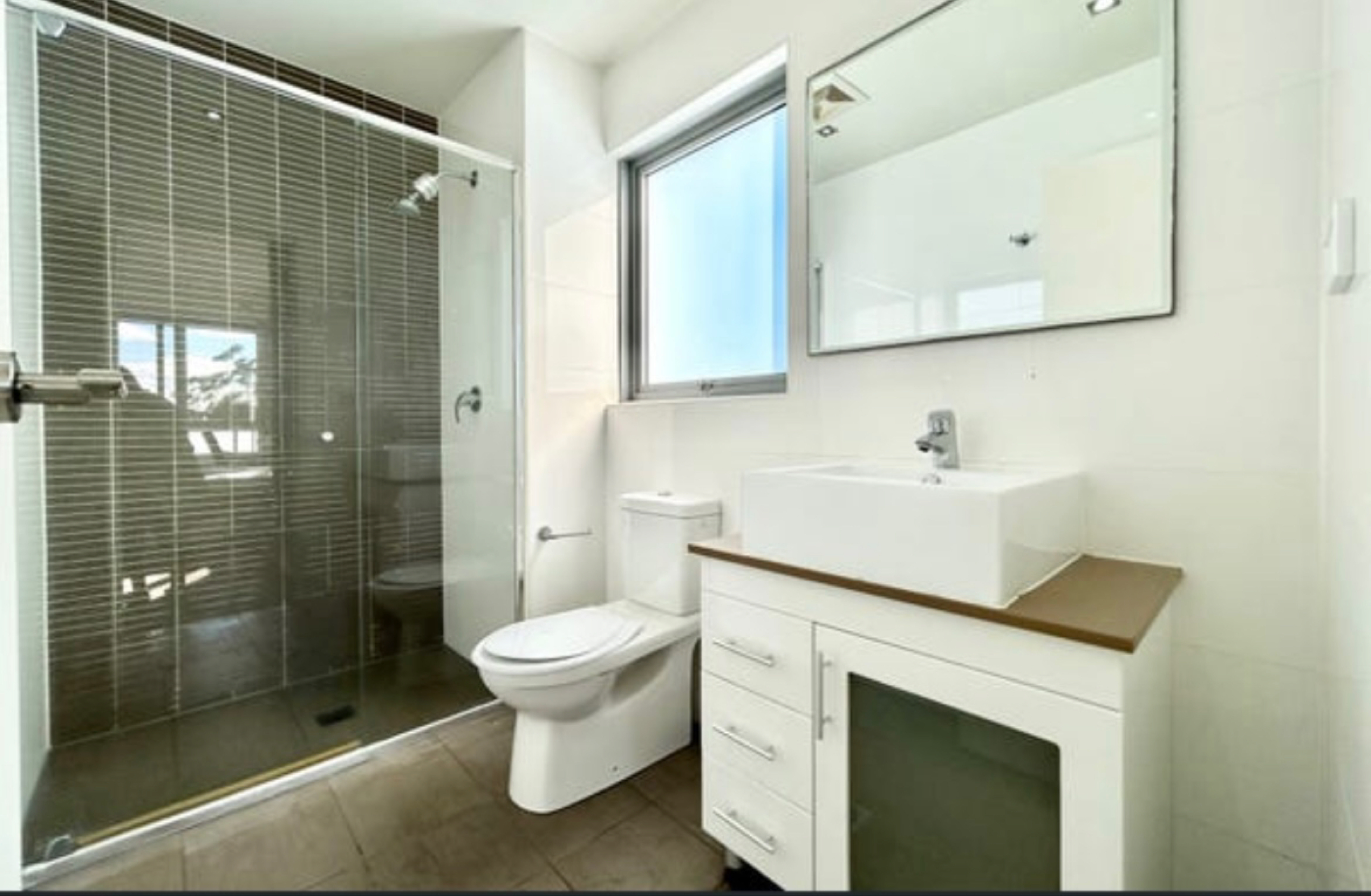 今日悉尼Burwood RTA 楼上两房两卫包家具950一周 Burwood RTA 楼上两房两卫包家具950一周