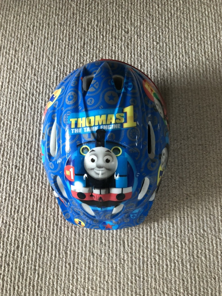 今日悉尼小孩自行车和安全帽 小孩自行车和安全帽