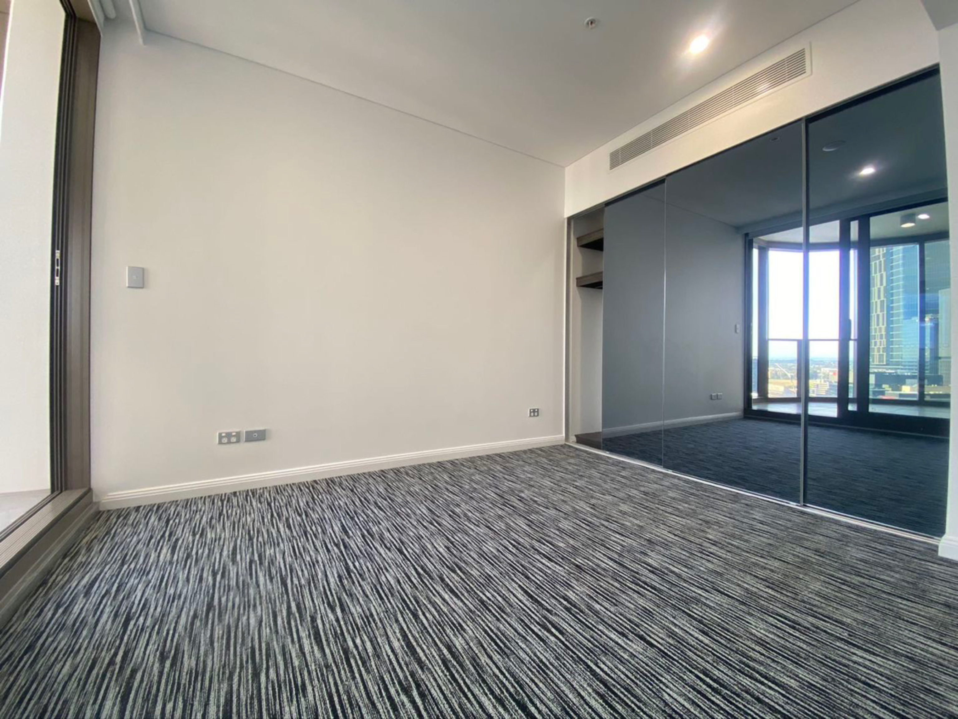 今日悉尼Parramatta 高层Meriton楼一房招租 Parramatta 高层Meriton楼一房招租